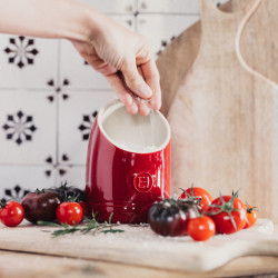 Рукав для солі Emile Henry KITCHEN TOOLS, об'єм 0,55 л, 11х15,5 см, червоний