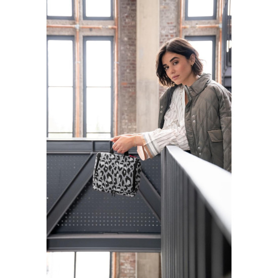 Косметичка Reisenthel Toiletbag XL 28x23x10 см, 4 л з гачком (WO7080)